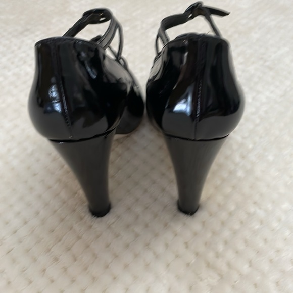 Chanel statement heels - Picture 3 of 11